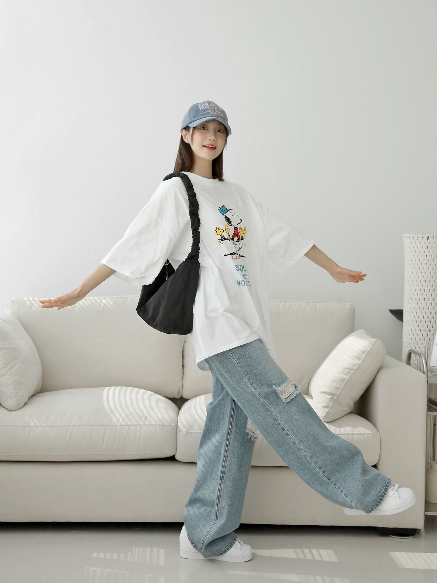 Loose fit Holding Snoopy 3 Colors Forward Branch T-Shirts Going