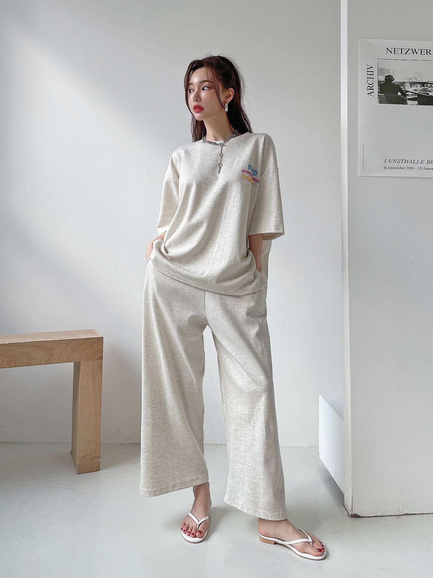Trouvez quelque chose de bien dans le T-shirt et le pantalon de tous les jours (SET) 2colors -Design by Korea